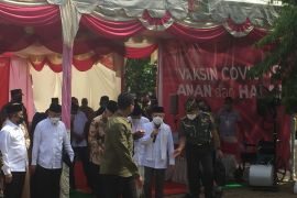 Vice President meets with ulemas, observes vaccination drive in Aceh