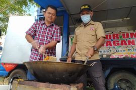 Tagana Kalbar bangun dapur umum di sejumlah daerah banjir