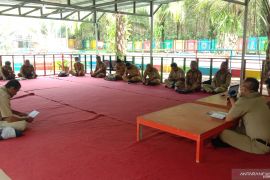 Distanhorbun Tanah Laut bahas peremajaan sawit rakyat