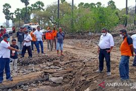 Sejumlah ruas jalan di Lembata putus diterjang  banjir