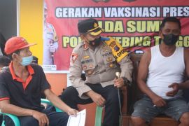 Kapolres Tebing Tinggi kunjungi warga untuk vaksinasi door to door