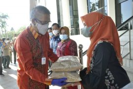 Pemprov Kalbar salurkan bantuan benih padi daerah terdampak banjir