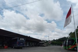 Kasus COVID-19 Sukabumi turun, penumpang bus kembali meningkat