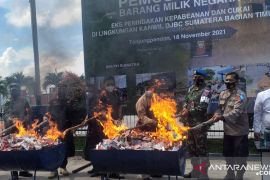 Bea Cukai Tanjung Pandan musnahkan sebanyak 21.100 batang rokok ilegal