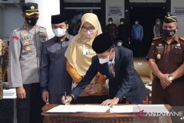 Pemerintah Kabupaten Solok Selatan teken nota kesepakatan, komitmen capai UHC