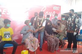Vaksinasi COVID-19 di Pamekasan melibatkan pengusaha rokok