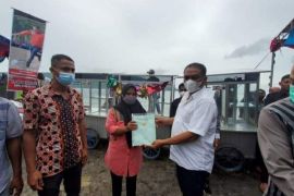 Expo 4 tahun pembangunan, Bupati Buton Selatan serahkan sejumlah bantuan di Sampolawa
