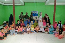 Satgas TNI Yonif 131 sumbang Al Quran dan printer yayasan tahfid Hidayatullah