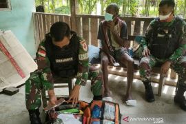 Satgas TNI Yonif 512 layani kesehatan keliling warga perbatasan RI-PNG