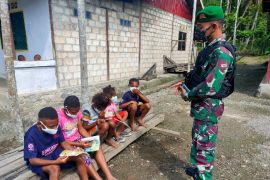 Satgas TNI Yonif 512 bekali wawasan kebangsaan anak perbatasan RI-PNG