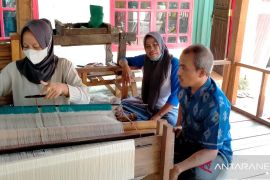 Fraksi NasDem  inisiasi Raperda tentang Tenun Donggala