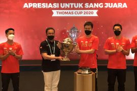 BNI serahkan bonus Rp5 miliar untuk timnas peraih Piala Thomas