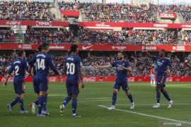 Bungkam Granada 4-1, Madrid puncaki klasemen