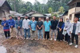 Serma - PNNB Tapsel salurkan bantuan korban kebakaran SD Hole