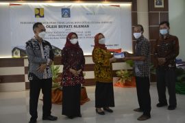 Bupati Sleman meresmikan bantuan rehabilitasi RTLH