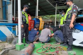 Polisi ringkus tiga pencuri besi proyek kereta api cepat di Bekasi