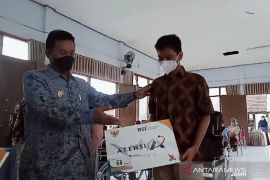 Kemensos salurkan bantuan kepada 103 anak yatim korban COVID-19 di Kota Madiun