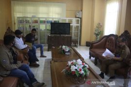 Warga Desa Sungai Rutas adukan perusahan sawit ke DPRD Tapin