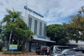 Batuk dan gatal tenggorokan gejala umum Omicron, kata dokter spesialis paru