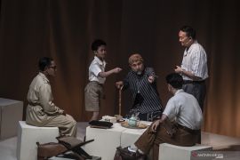 Pementasan Mereka Yang Menunggu Di Banda Naira