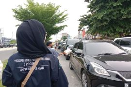 Turut prihatin, mahasiswa UNRI galang dana untuk korban banjir Malang dan Kalbar