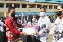 DPRD Barsel harapkan guru tetap semangat cerdaskan peserta didik