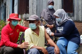 BIN gelar vaksinasi  'door to door' sasar lansia di Pematangsiantar