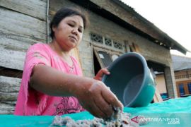 Amat produksi Terasi Cik Ana dari udang terbaik, Mitra Binaan PT Timah
