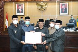 APBD Rp5,4 triliun disahkan, Bupati Muhdlor fokus infrastruktur dan pemulihan ekonomi
