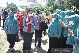 Ketua Tim TP PKK Ketapang tinjau lomba tingkat kabupaten