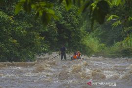 Sahabat Elang : Bamboo Rafting Loksado potensial tarik wisata nasional
