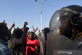 Burkina Faso bantah kudeta ketika rentetan tembakan terdengar di barak militer