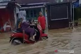 Banjir mulai genangi  beberapa wilayah di Kandangan dan sekitarnya