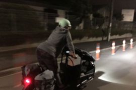 Anggota parlemen Selandia Baru naik sepeda ke RS untuk melahirkan