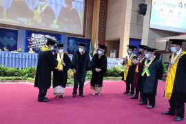 Sudah 11 guru besar dikukuhkan Universitas Negeri Padang  selama 2021