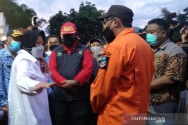 Risma ingin buat lumbung sosial untuk korban bencana alam di Garut