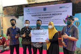 Warga Kampung PLN Banget Mataram dapat bantuan 63 unit alat listrik