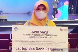 Lily Yuliani SKB Batola raih penghargaan pamong belajar inspiratif 2021