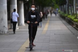 PPKM Jawa-Bali diperpanjang meski kasus terjaga di level rendah