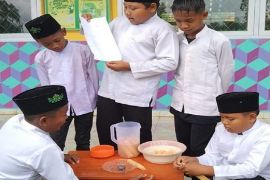 Meningkatkan minat belajar siswa dengan metode ilmiah hipotesis dan eksperimen