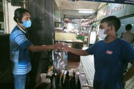 Pedagang dan warga bisa ikut vaksin sambil "ngopi" di Pasar Slipi