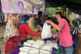 Pasar murah di Desa Mantimin diserbu warga