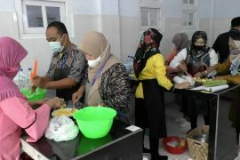 Cara Disnaker PMPTSP berdayakan buruh pabrik