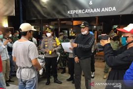 Polres Bekasi tindak warga berkerumun saat libur akhir tahun