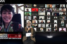 Wartawan Senior Desi Anwar: segera berimigrasi ke digital