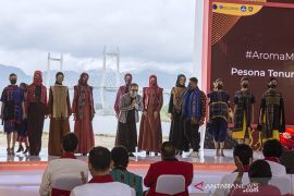 Geliat tenun Maluku, kembali ke alam bersiap untuk "go international"