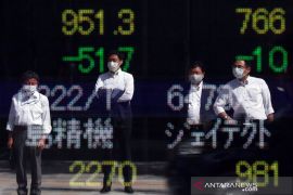 Saham Jepang turun tajam