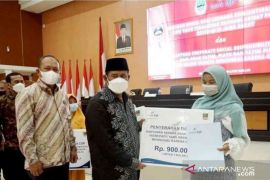 1.664 anak yatim piatu korban COVID-19 di Bekasi terima bantuan sosial