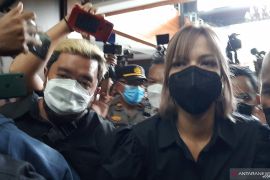 Nia Ramadhani hadiri sidang di PN Jakarta Pusat soal dugaan penyalahgunaan narkoba