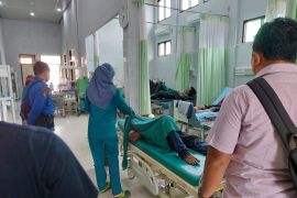 Kapal "Diva Expres" pecah dihantam ombak di perairan Tanjabbar